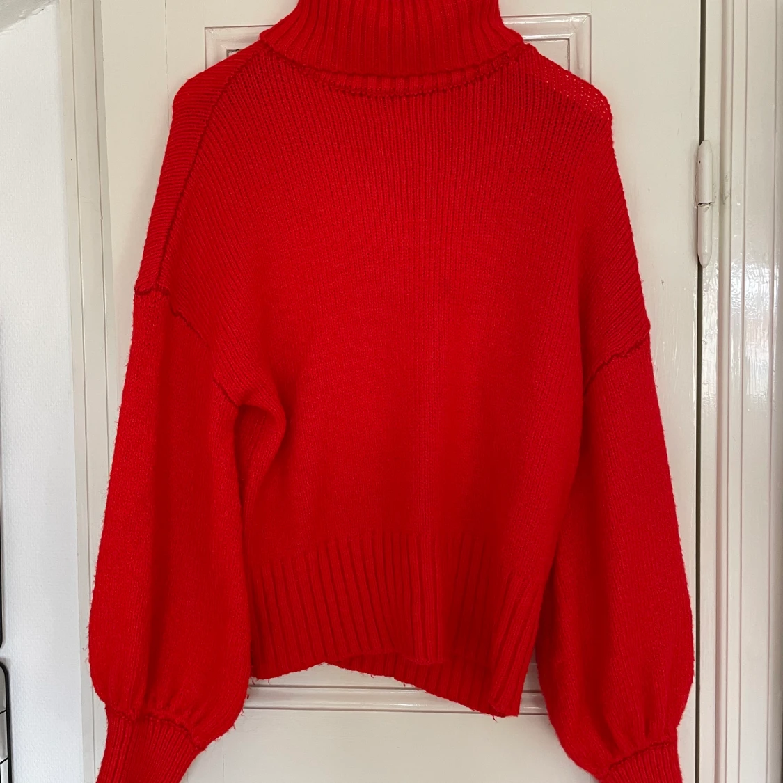 Stickad oversized rödorange polotröja 
