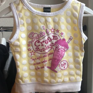 Söt top - Jätte söt top som jag nu säljer då de är inte min stil. :3