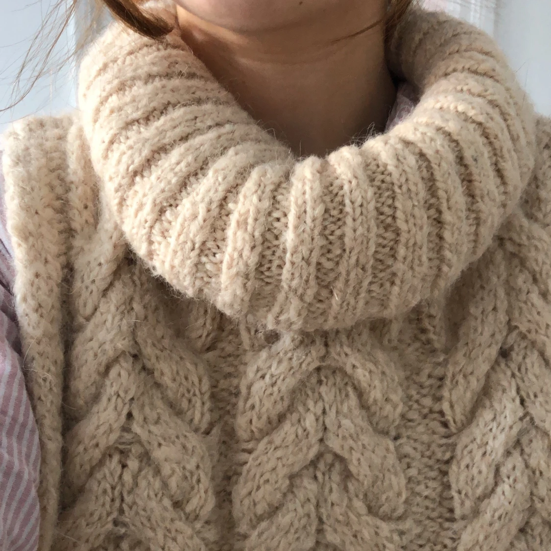 Beige stickad polo - 90