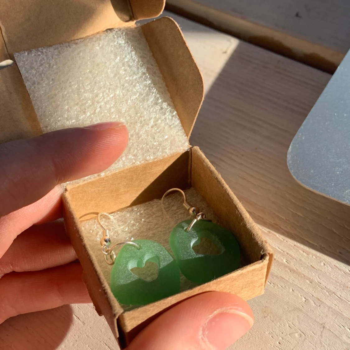 Super söta örhängen i grön sten. - 91