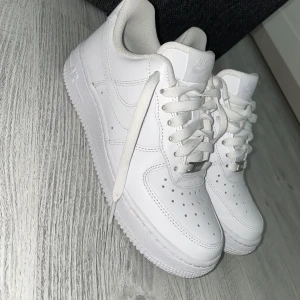 Air force 36.5 - Helt nya, säljer pga fel storlek 