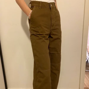 H&M khaki jeans - Använd några gånger. Lägsta bud: 80