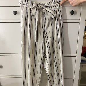 Finbyxor  - Randiga finbyxor, jätte sköna 😍 Storlek M. Nyskick! Använda fåtal gånger. Fraktar, men möts även upp i Helsingborg! 80kr