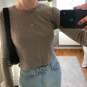Pull & bear tröja - Fin grå/ beige tröja från pull & bear. Bra skick i storlek S. Skicka privat vid intresse🤎