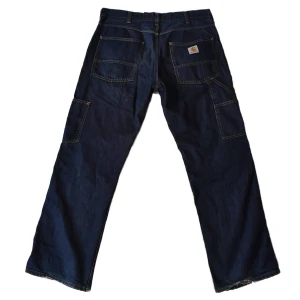 Carhartt jeans - Ett par baggy carhartt jeans. Köpta secondhand, lite slitna längst ner. Budgivning sker i kommentarsfältet. Kan frakta