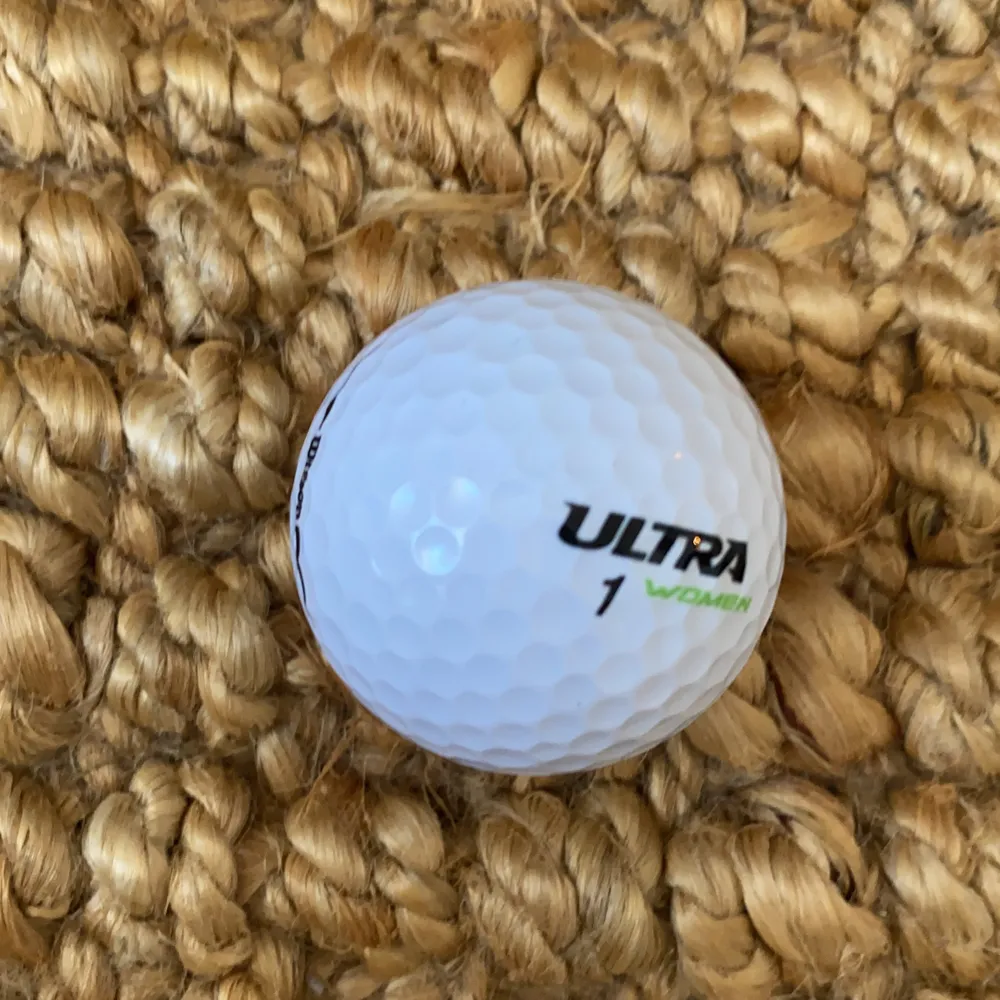 3 fina golfbollar från märket Wilson som aldrig använts. Hör av dig vid minsta funderingar. Köparen står för frakten!. Övrigt.