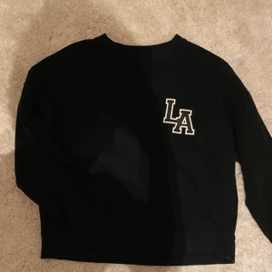 Sweatshirt  - Säljer denna jätte mysiga tröja ifrån Ginatricot💕