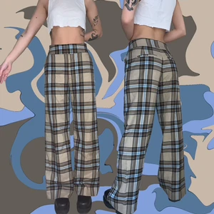 Xa-s funky pants  - Rutiga byxor 💧🥥🧊 skick typ oanvända, är en xs och är lite baggy på mig but still sexy 