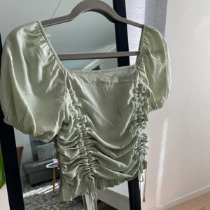 Topp - Skitfin topp från shein som tyvärr var lite för liten. Aldrig använd, jättesöt nu till sommaren🤍