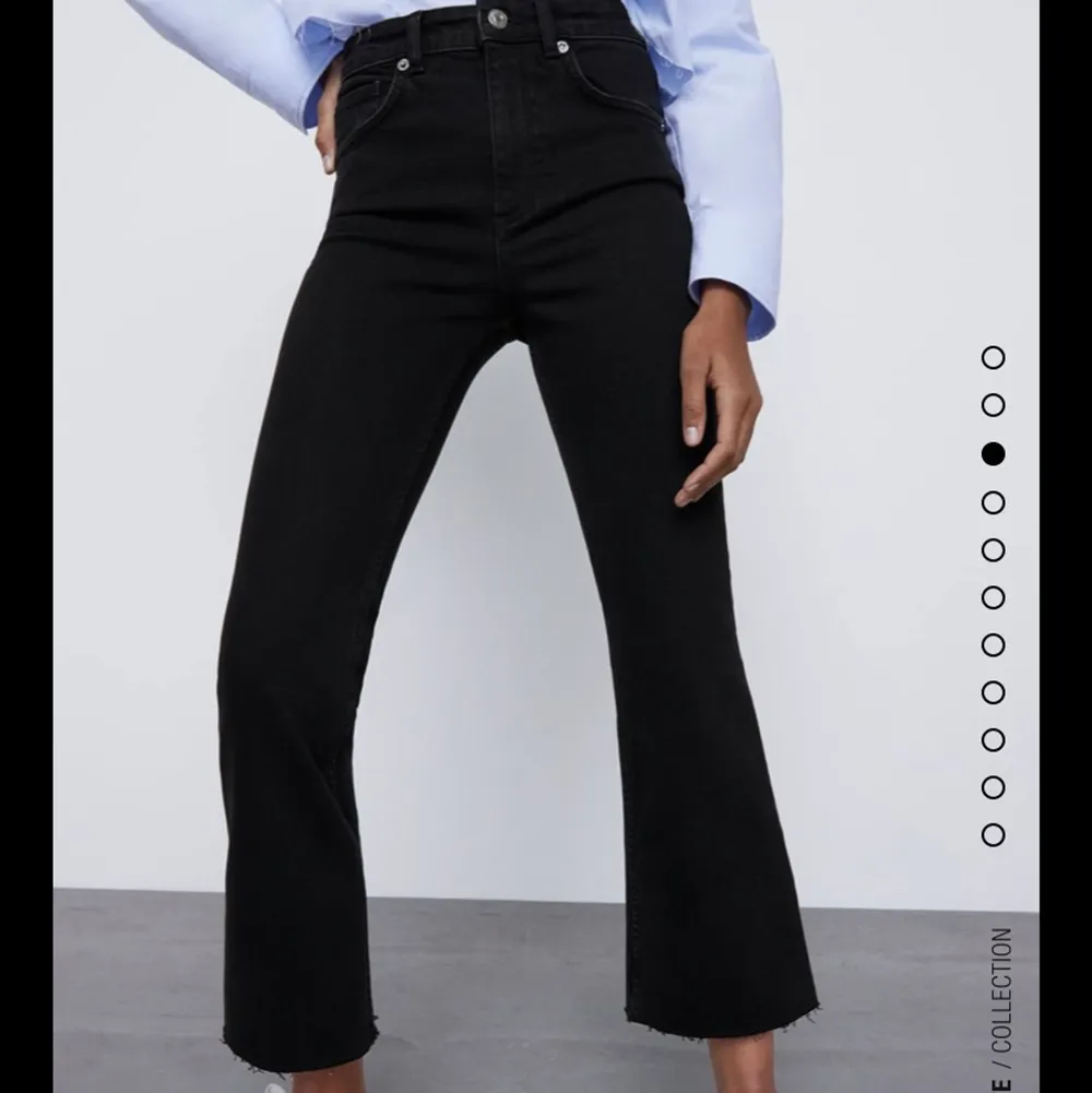 Aldrig använda pga fel storlek. Cropped flare jeans från Zara i storlek 40. Köpte för 259. Jeans & Byxor.