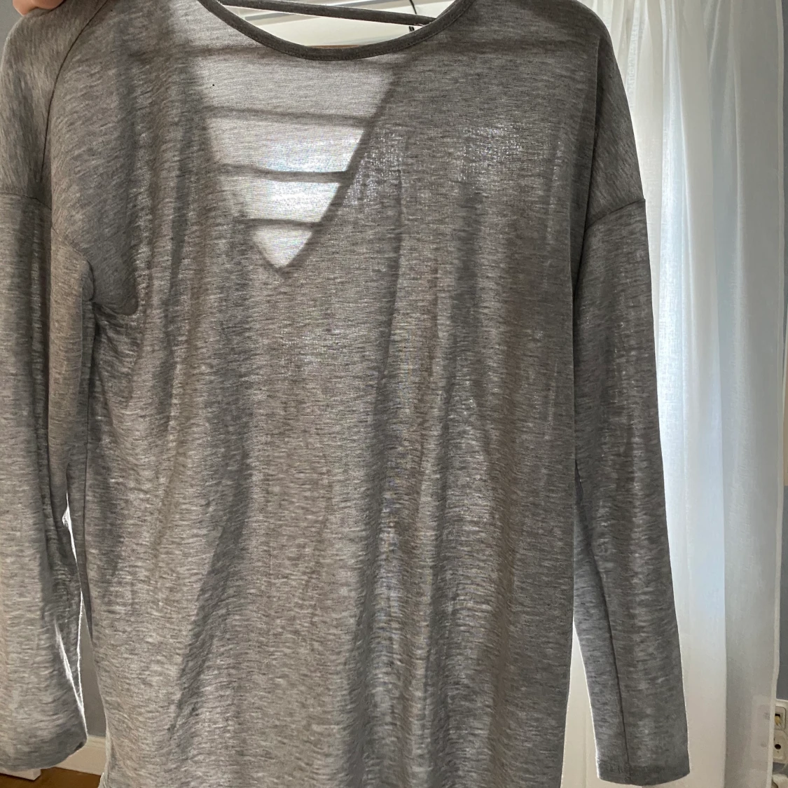 Tunn grå tröja  - 91