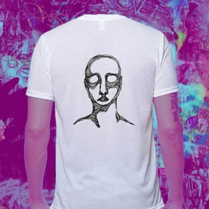 T-shirt - *Sublimerad tröja.                                        *Tillgänglig i olika storlekar: S - M - L - XL.                   * Egna designa tröjor