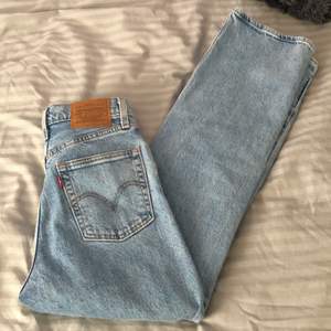 Superfina jeans från levis, använda en gång! Storlek 23X27