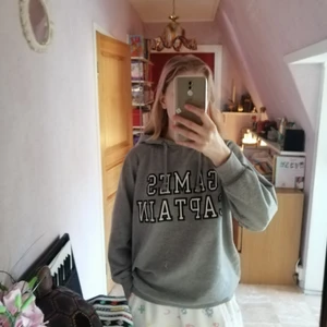 Redbird Hoodie S - Tunnare hoodie från redbird så asmysig att använda året om. Är nå år men är fortfarande i ok skick. Storlek S. 