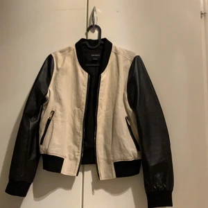 Club monaco - Snygg jacka från club monaco, nyskick☺️