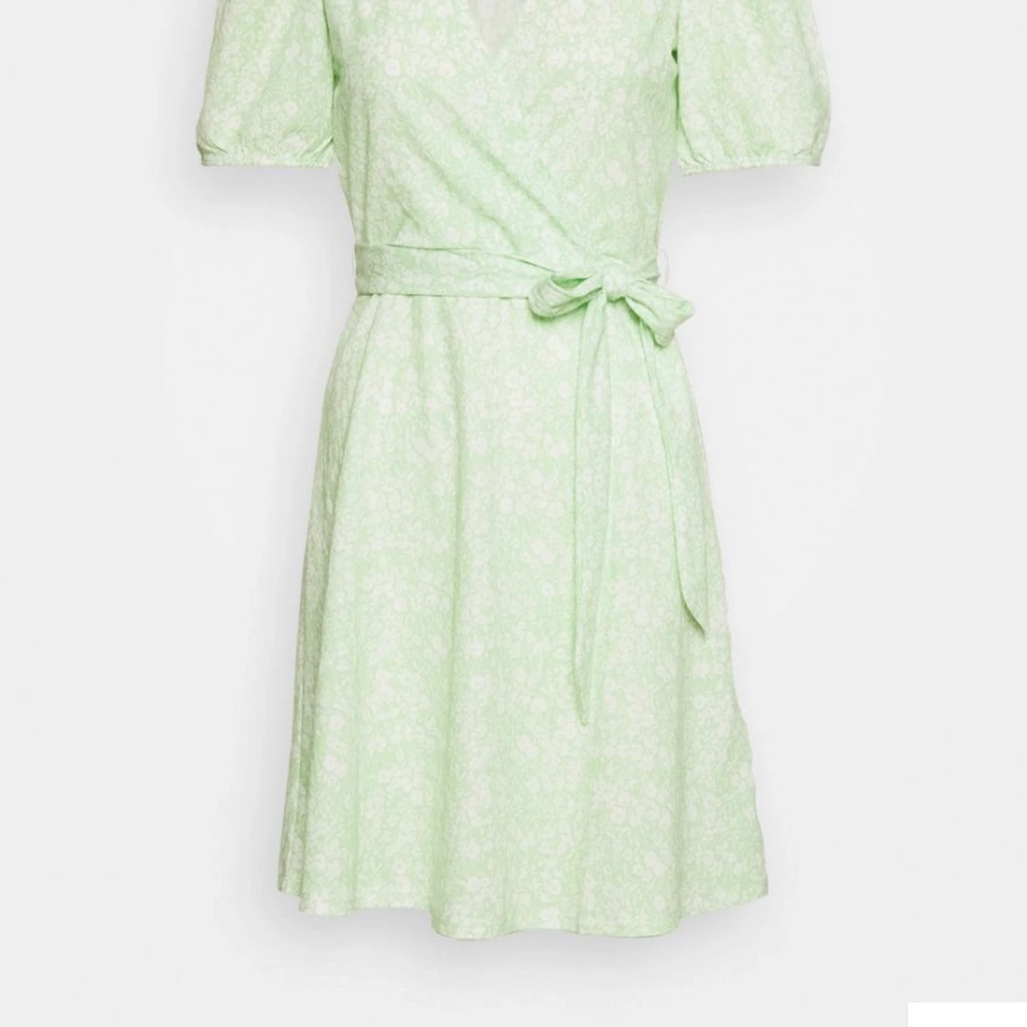 Grön blommig klänning - 90