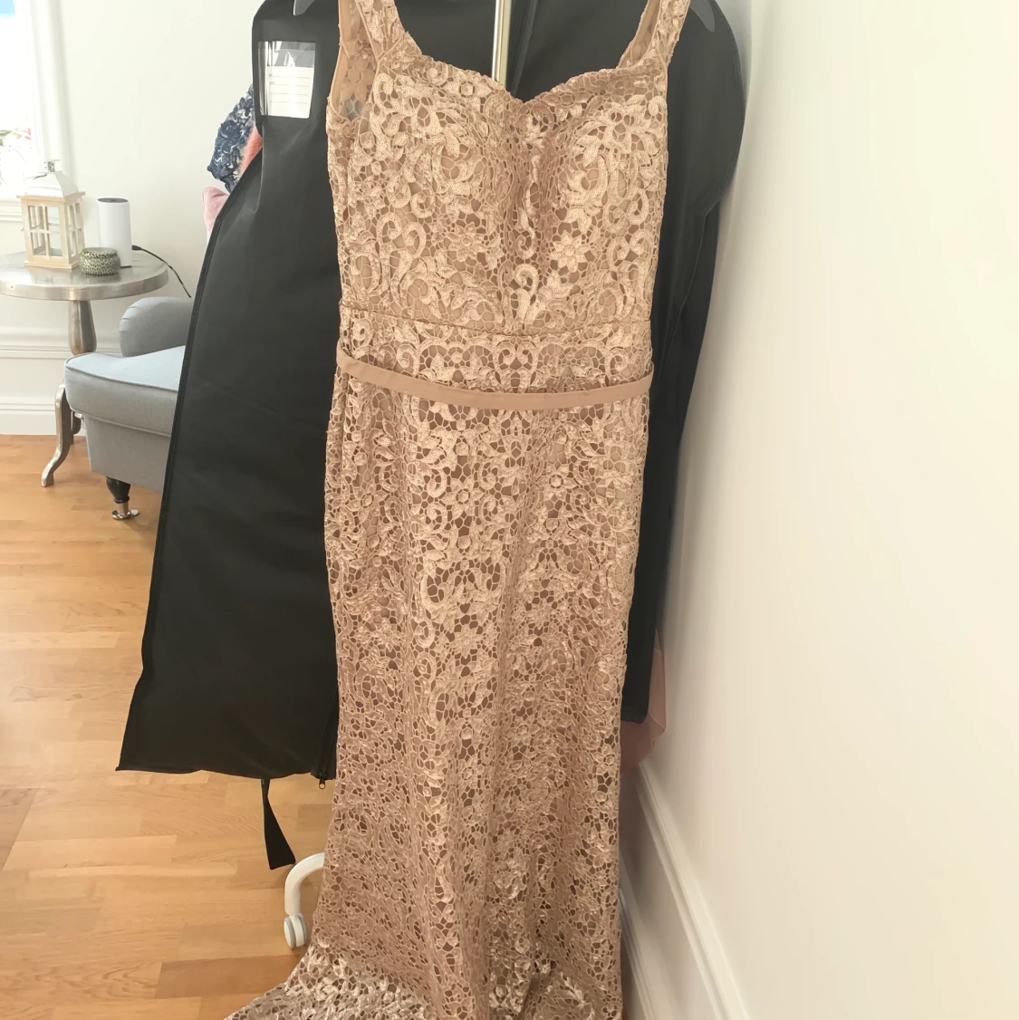 Guldig festklänning