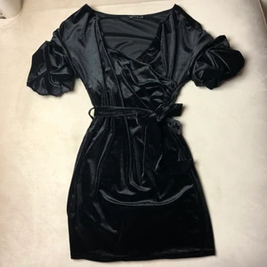 Nelly klänning  - Fin klänning, använd max 2 gånger. 