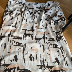 Klänning  - Klänning i t-shirt. Supersnygg som en oversized klänning.