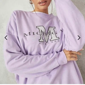 Sweatshirt  - Säljer en jättefin oanvänd tröja ifrån Missguided. Den är i storlek S och är lite oversize💘