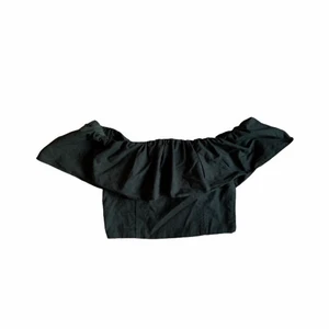 XS  - En croppad blus från Zara 