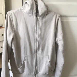 Kofta  - Kofta från hm basics. Helt oanvänd bara prövad säljer för 100kr inklusive frakten.