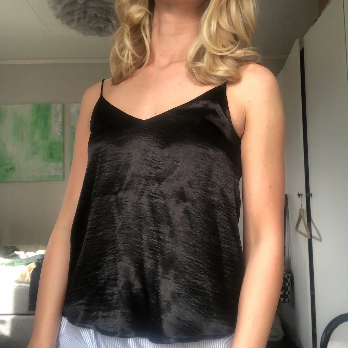 Glansigt svart linne