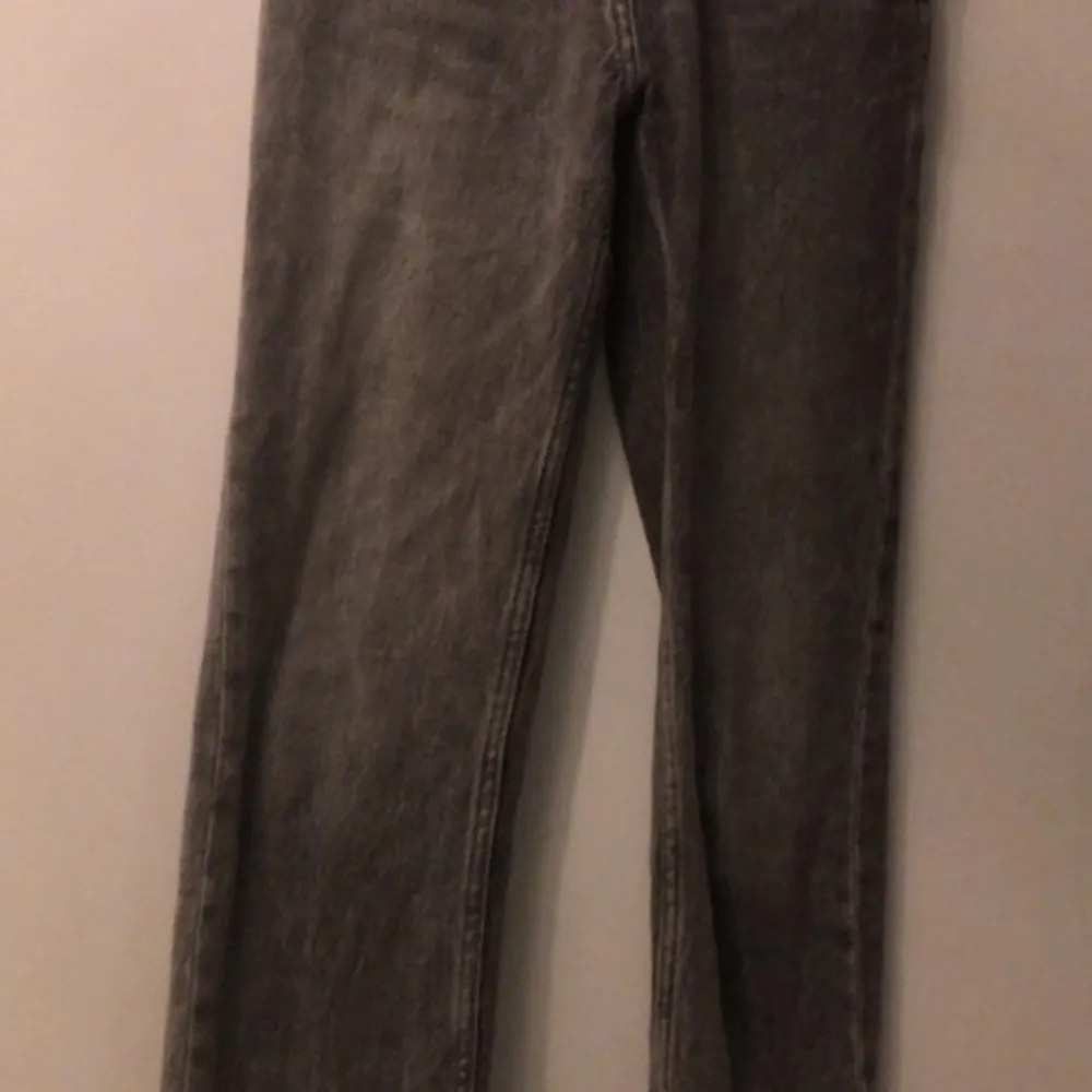 Gråa jeans från Vero Moda i fint skick.. Jeans & Byxor.