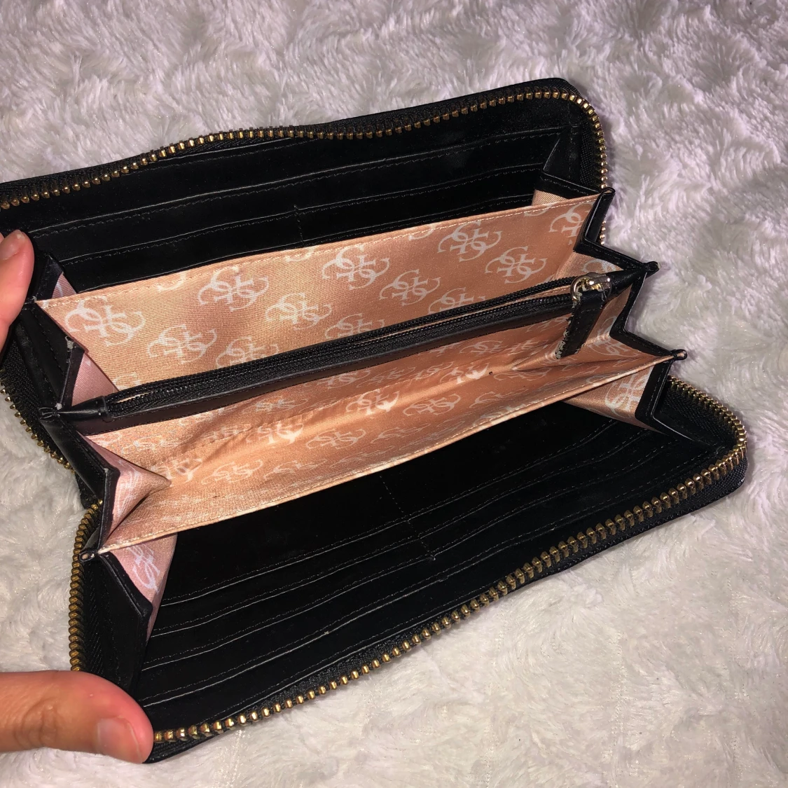 Guess plånbok  - 91