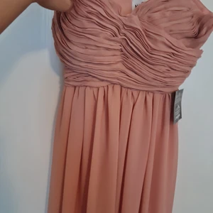  Balklänning  - Köptes inför balen men användes ej, alldrig testats köptes på Nelly stl 34. 