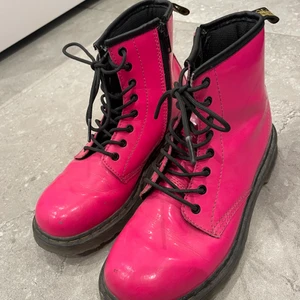 Rosa dr martens storlek 36 - Söta skor i bra kvalitet