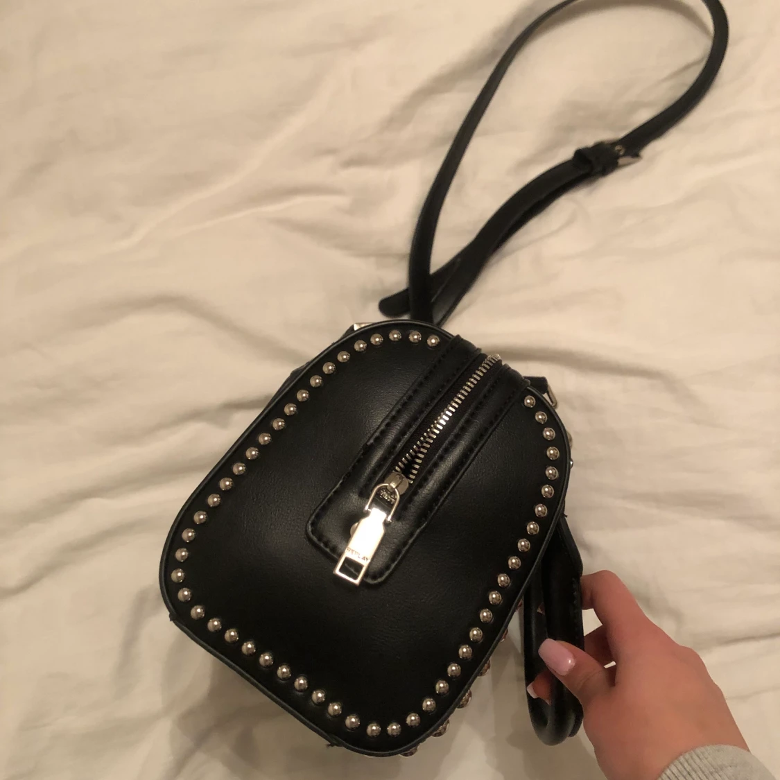 Väska med nitar - 90
