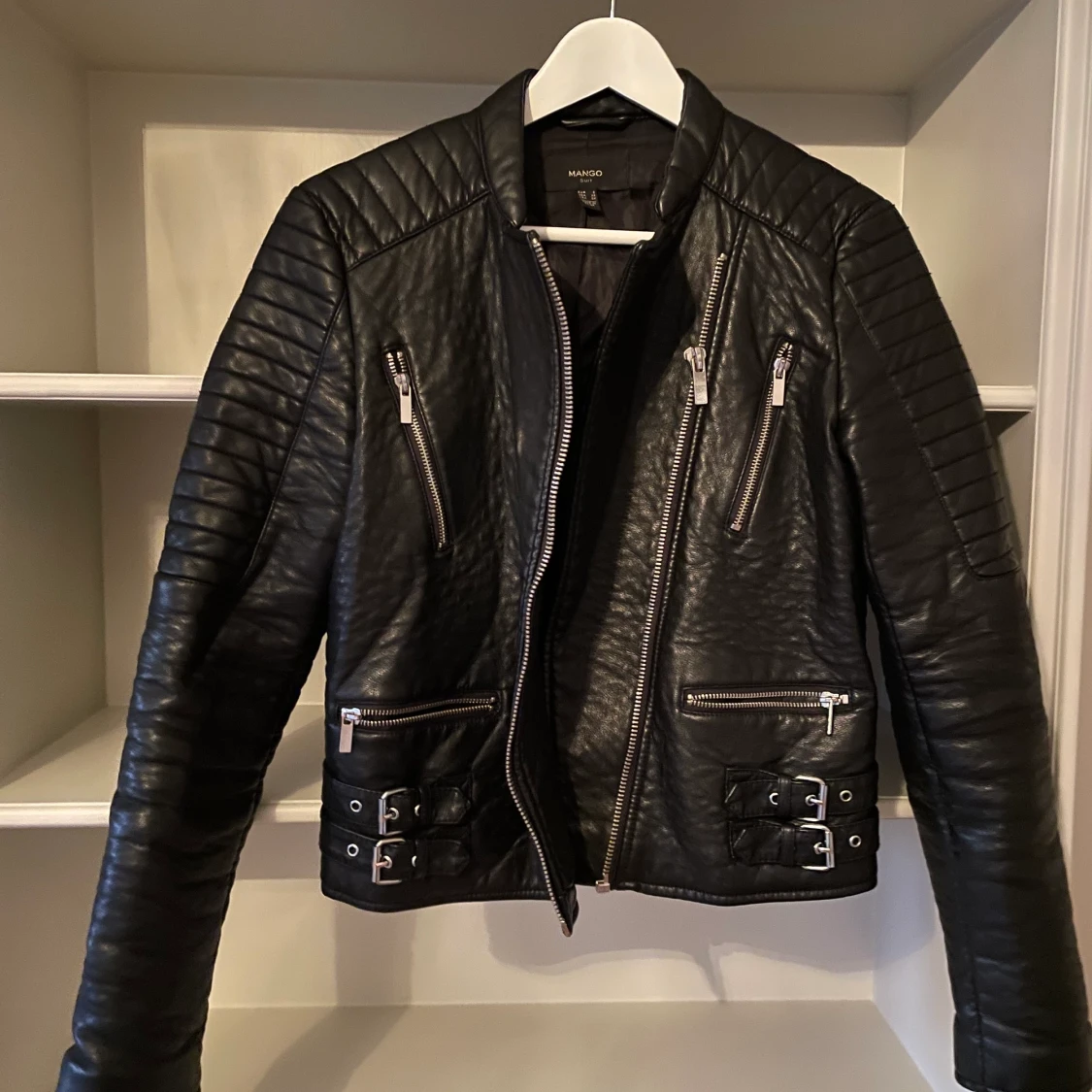Fake läderjacka från Mango - 90