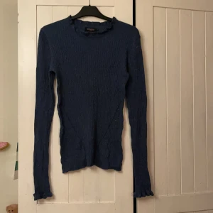 Glittrig tröja  - Glittrig tröja från soaked in luxury i str S. 80kr!