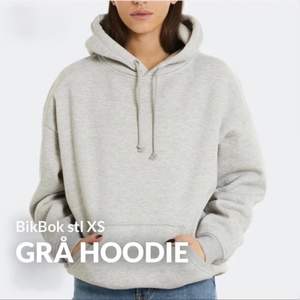 Jättefin grå hoddie från Bikbok i stl XS(oversized). Tröjan är i bra kvalitet, som ny! Frakt tillkommer (50kr)