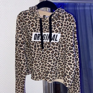 Hoodie  - Säljer min hoodie denr i storlek S 