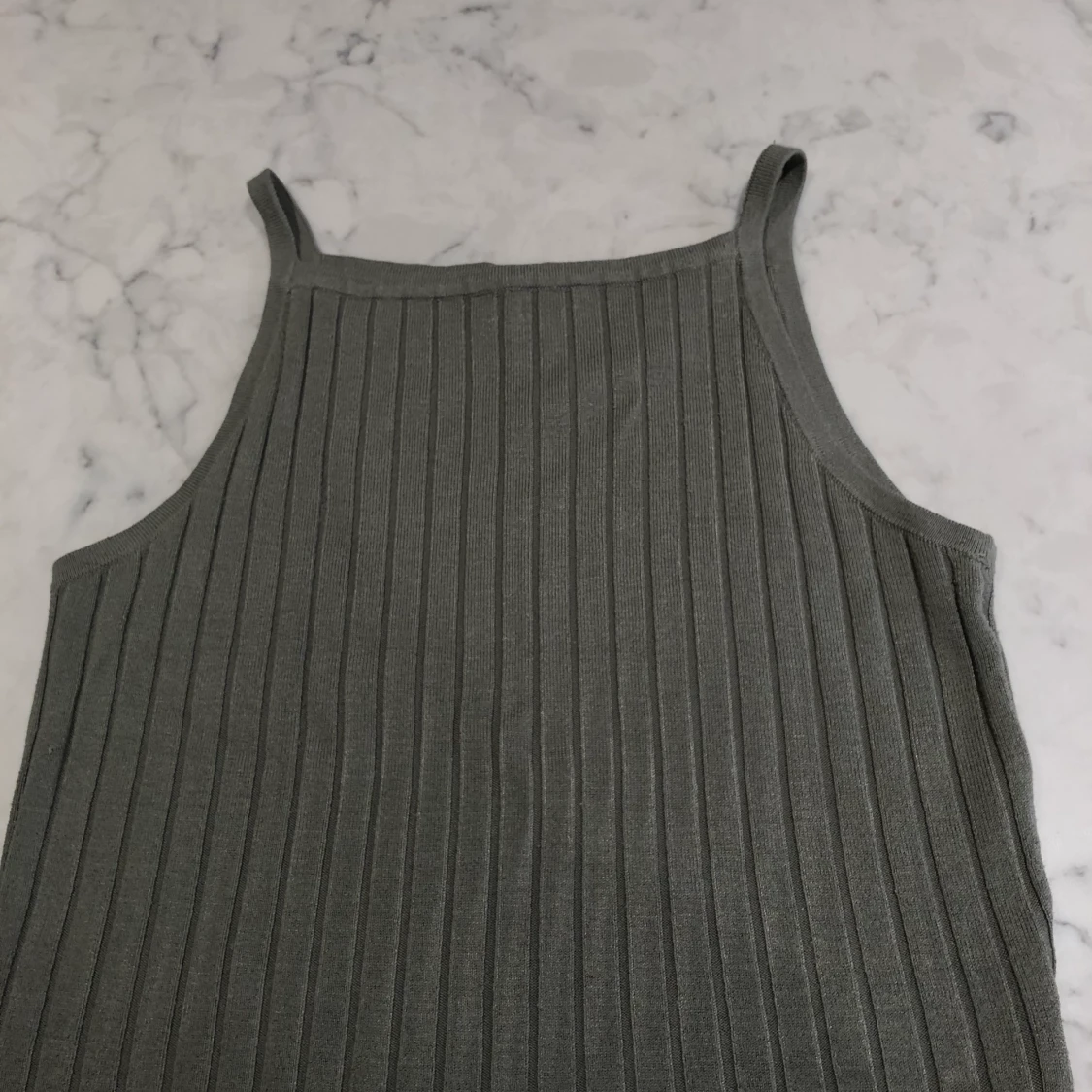 Militärgrönt linne - 90