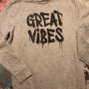 H & M.  - Begagnad pojktröja 158/164