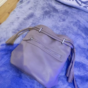 Väska från Lindex - Säljer min fina handväska köpt på Lindex. 100kr.