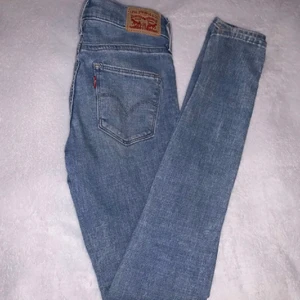 Levis Jeans - Jätte snygga jeans från Levis i storlek 24, knappt använda 