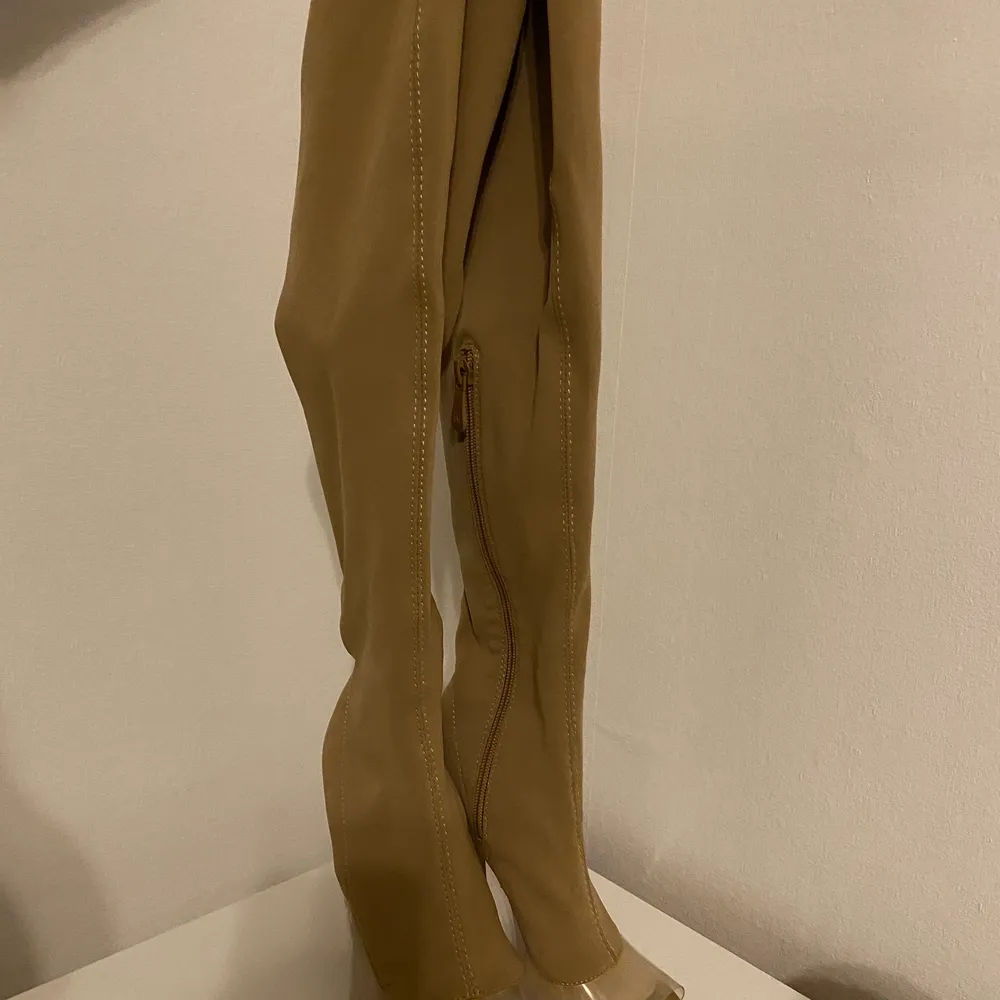 Aldrig använda overknee boots med hög klack från publicdesire. Skor.