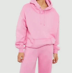 Hoodie - Skön och fin hoodie från bikbok, säljes då den inte kommer till användning. 