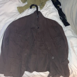 Inwear brun ”skjorta” - Denna ”skjortan” eller vad man ska säga är för liten för mig. Den har aldrig används, jag köpte den secondhand. Hoppas ni gillar den ❤️🥰  vi pratar frakt privat 🚚 📦 