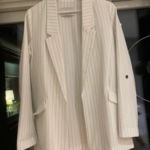 Kavaj från Stradivarius - Kavaj från Stradivarius i storlek S. I fint skick! 