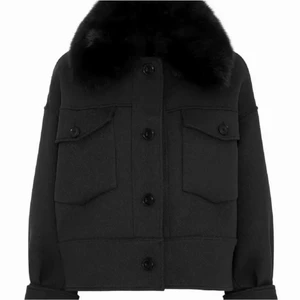 Meotine jacka - Meotine jacka i S/M, säljer för hann ej lämna tillbaka i tid. Aldrig använd. Buda. Såldes direkt för 2500