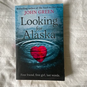 Looking for Alaska bok  - Säljer Looking for Alaska av John Green. Läs på baksidan för att se vad den handlar om, samt smakprov på första kapitlet. 10kr för boken och 66kr för frakten. Vid köp av flera böcker kan pris diskuteras då böckerna kan skickas tillsammans ✨ 