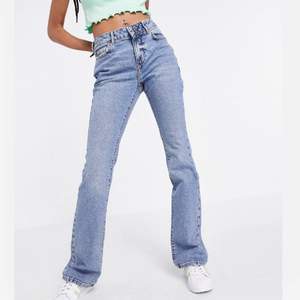 Säljer dessa helt nya jeans då de var lite för korta på mig. Köpa för 400 men säljer för 270kr + frakt