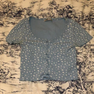 Ljusblå top🤍 - Har haft på mig den kanske 2-3 gånger, inga hål,  från NewYorker🤍 stretchig