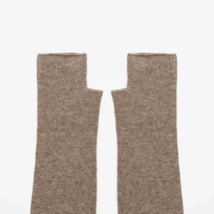 Torgvantar - Stickade vantar från zara!! Lappen är tyvärr av men dom är endast testade🙏🏽 