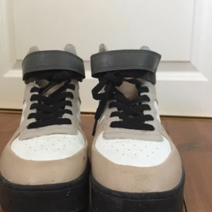 Skor ifrån din sko, strl 39. - Coola vinterskor ifrån din sko. 70kr och frakt.